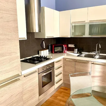 Apartment Luxury Four-room In Centro - 2 Min Walk To Train Station